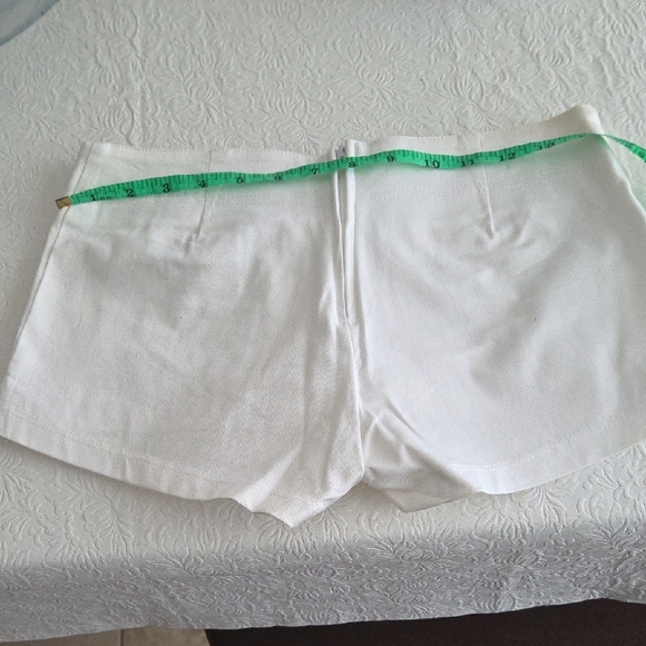 5th & Ocean White Lace-Up Shorts - Picture 5 of 9